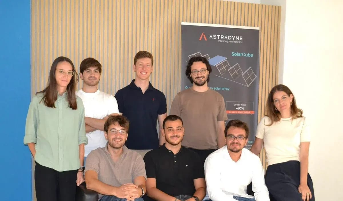 Italienisches Spacetech-Startup Astradyne schließt 2 Mio. € Seed-Runde zur Beschleunigung ultraleichter Solarpaneele für Satelliten
