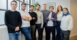 Adclear sichert sich 2,4 Mio. € für KI-gestützte Compliance-Lösungen im Finanzmarketing